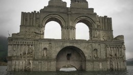 Затопленная церковь в Мексике